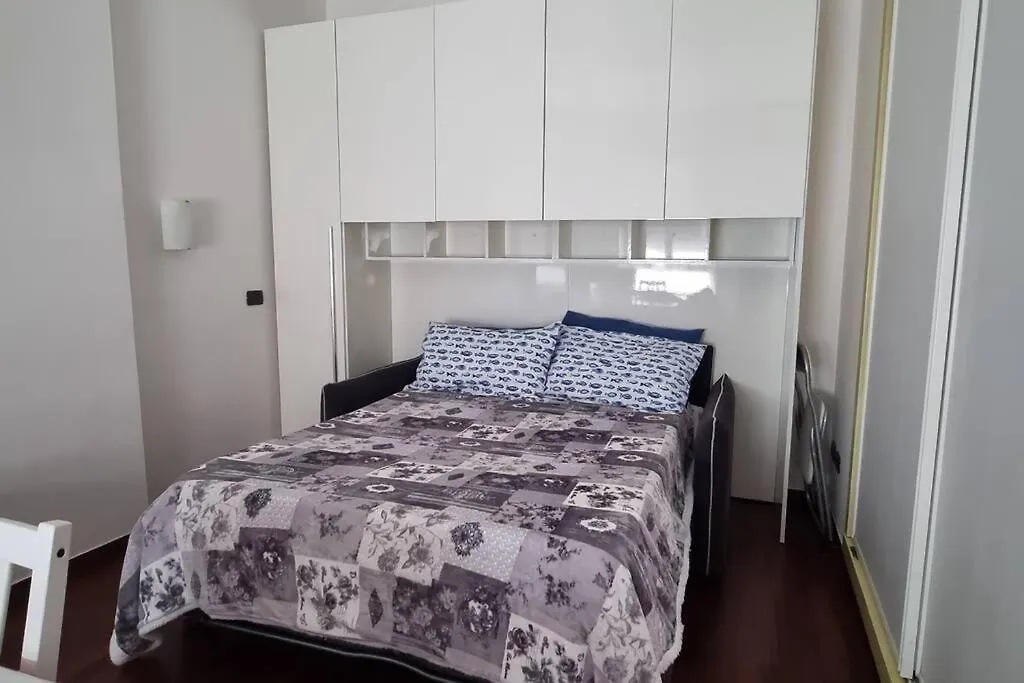 Monolocale Metro M3 Affori Apartment Milan Italy