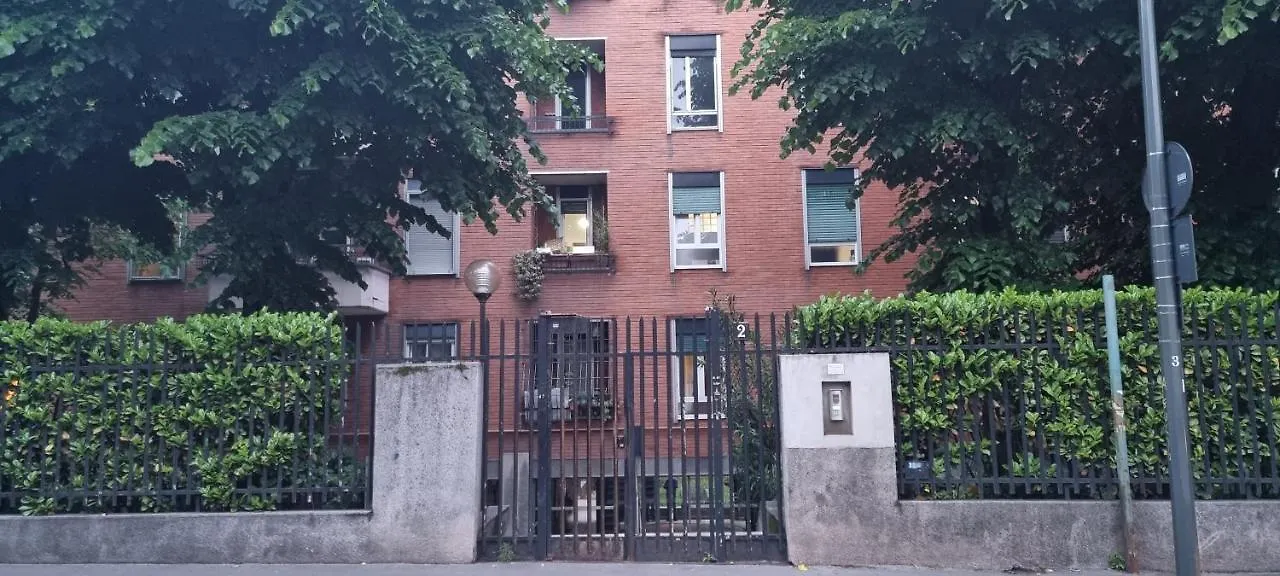 Monolocale Metro M3 Affori Apartment Milan Italy